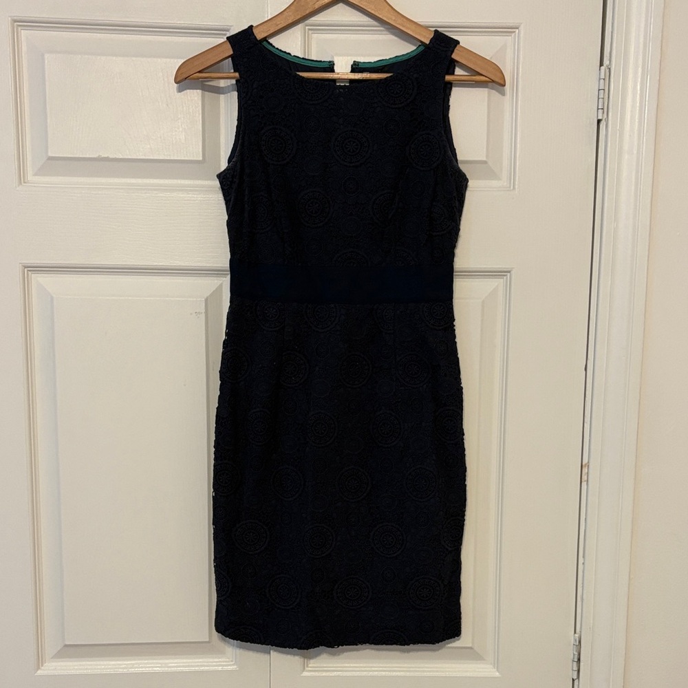 Elegant Navy Lace Sleeveless Dress